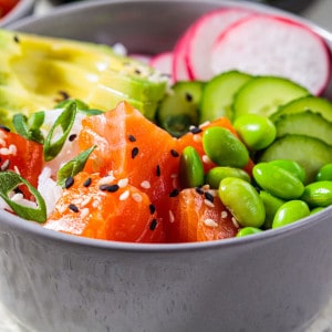 Poke bowl with salmon
